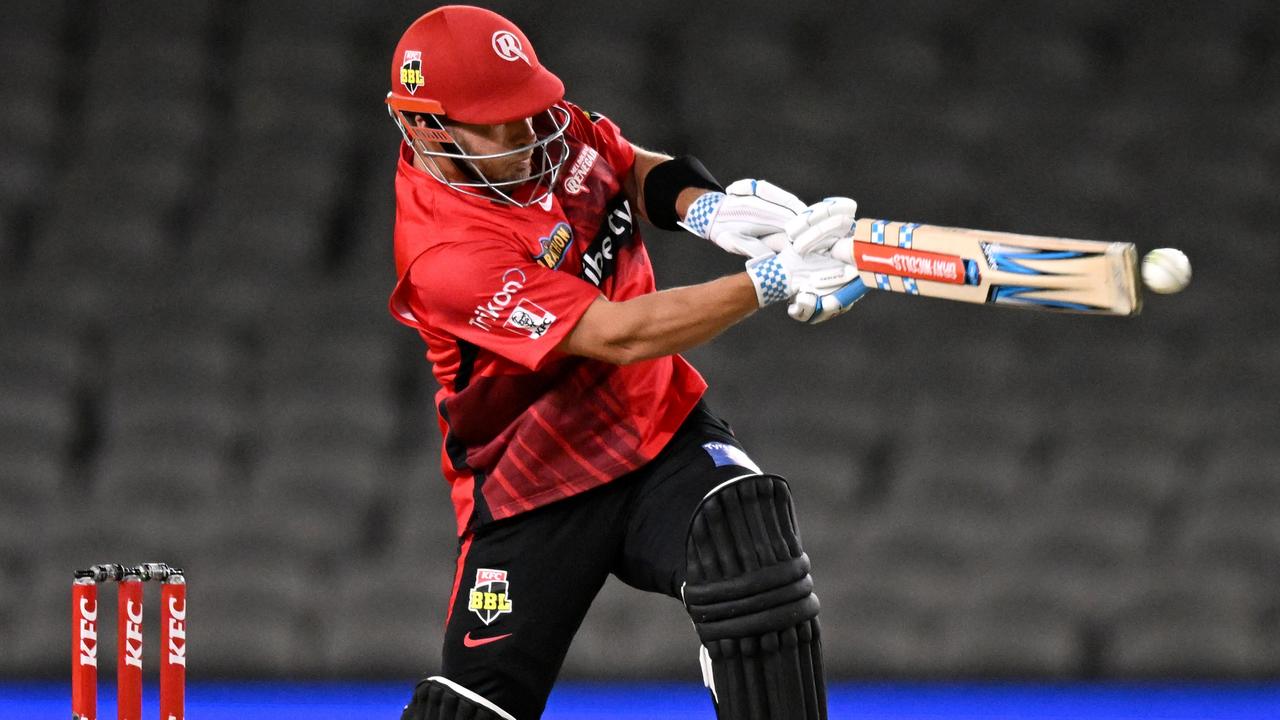 MELBOURNE, AUSTRALIA - DECEMBER 26: Aaron Finch of the Renegades bats during the Men's Big Bash League match between the Perth Scorchers and the Melbourne Renegades at Marvel Stadium, on December 26, 2021, in Melbourne, Australia. (Photo by Morgan Hancock/Getty Images)