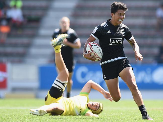 Gayle Broughton of New Zealand leaves a would-be-defender behind her as she makes a break and scores a try.