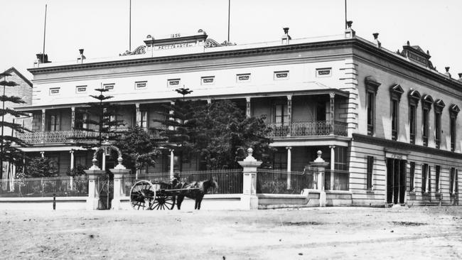 Petty's Hotel in York St, circa 1870.