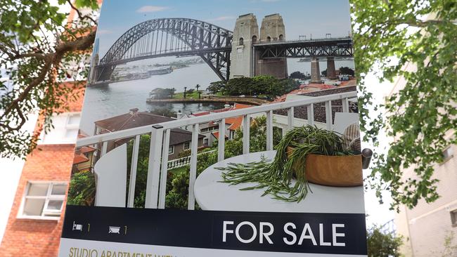 Agent fees usually sit somewhere between 2-3.5 per cent. Picture: NCA NewsWire / David Swift