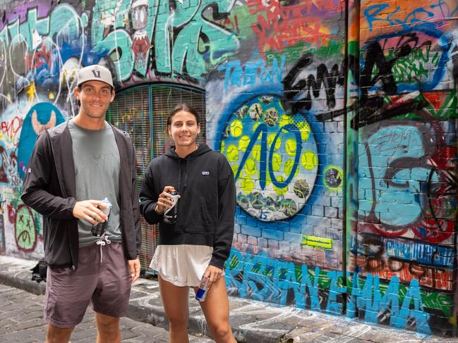 USA players Tristan Boyer and Emma Navarro visit Hosier Lane. Photo by TENNIS AUSTRALIA