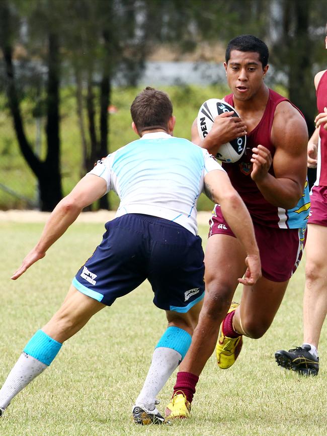 Mosese Fotuaika training for Keebra Park SHS.