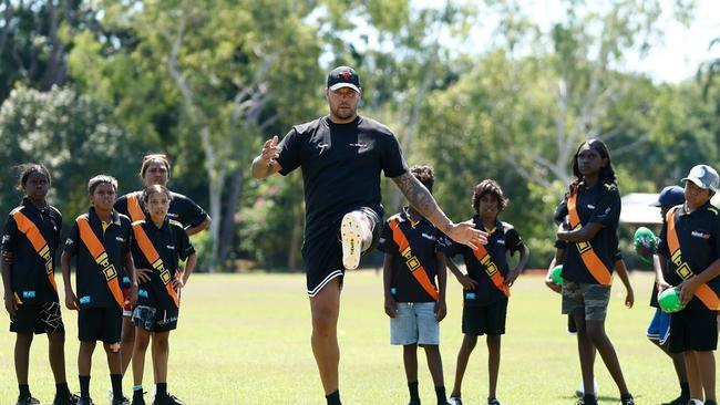 Lance Buddy Franklin conducts a clinic with students from Anula Primary School and the Michael Long Learning and Leadership Centre during an AFL media opportunity at Anula Primary School on May 15, 2024 in Darwin, Australia. (Photo by Michael Willson/AFL Photos)