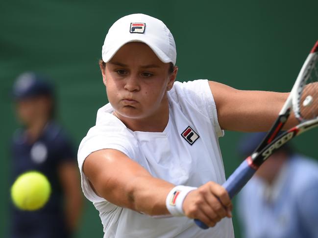 Australia's Ashleigh Barty returns to Canada's Eugenie Bouchard in their women's singles second round match on the fourth day of the 2018 Wimbledon Championships at The All England Lawn Tennis Club in Wimbledon, southwest London, on July 5, 2018. / AFP PHOTO / Oli SCARFF / RESTRICTED TO EDITORIAL USE