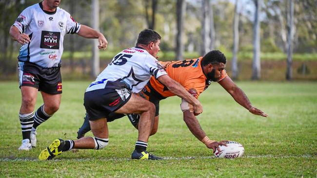 Senivalati Qarau scores for Avondale. Picture: Brian Cassidy