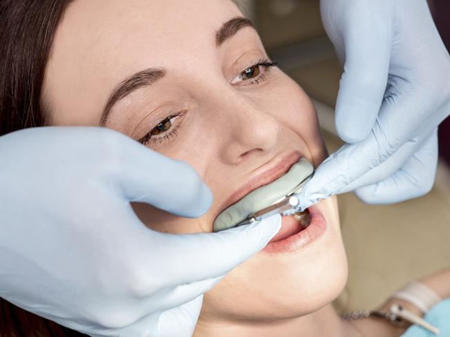 Aussies allegedly misled for teeth work