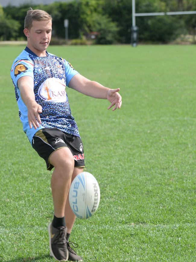 Zac Nuttial kicks the ball to his new team mates. (Ian Svegovic)