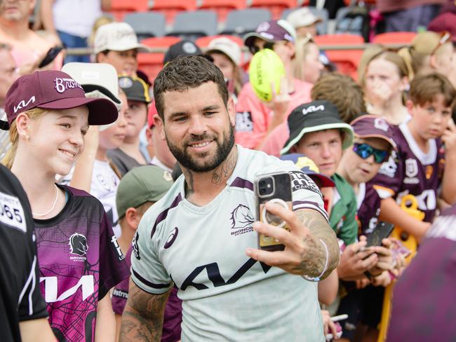 Amelia Ellis gets a selfie with Adam Reynolds at the Brisbane Broncos Captain's Run and Toowoomba Fan Day at Toowoomba Sports Ground, Saturday, February 15, 2025. Picture: Kevin Farmer