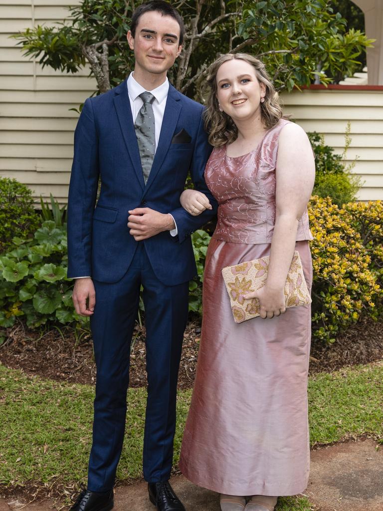 All the colour and fashion from the Glennie School formal | The Courier ...