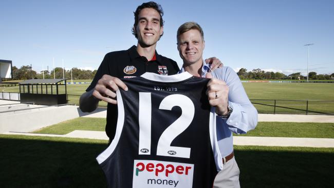 Nick Riewoldt presents Max King with the No.12 guernsey. Picture: David Caird