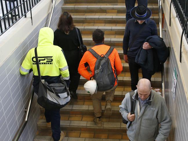 SYDNEY, AUSTRALIA - NewsWire Photos JULY 17, 2024:  Commuters at Central station in  Sydney. The Australian Bureau of Statistics, (ABS) releases it's latest job figures tomorrow.  Picture: NewsWire / John Appleyard