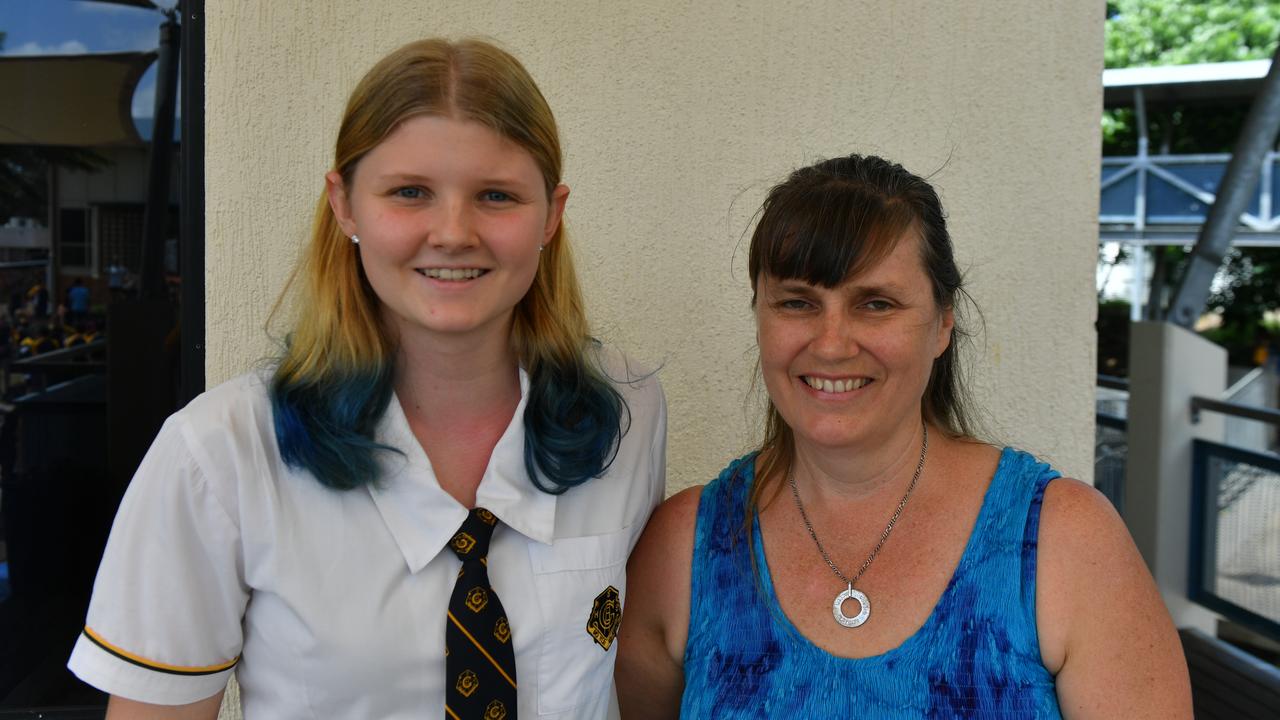 Sierra Knopke and mum Evelyn Knopke before the big shave