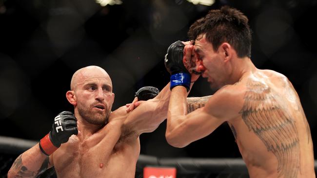 Alexander Volkanovski punches Max Holloway. Photo by Carmen Mandato/Getty Images