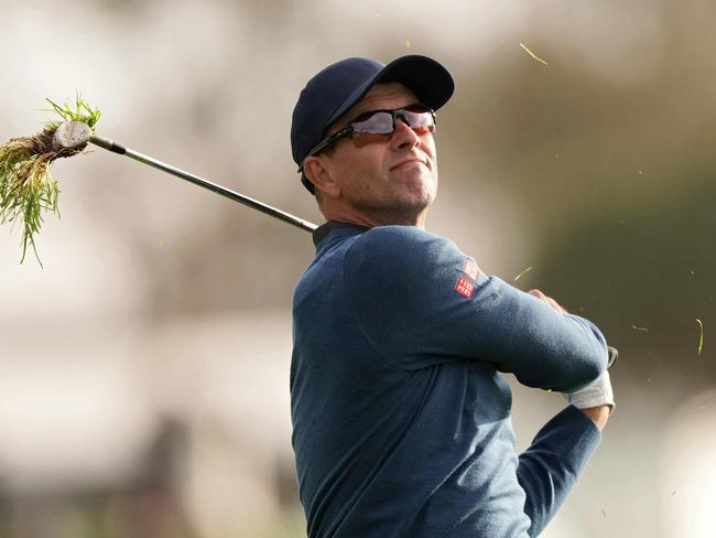 LA JOLLA, CALIFORNIA - FEBRUARY 14: Adam Scott of Australia plays his shot on the 18th hole during the second round of The Genesis Invitational 2025 at Torrey Pines Golf Course on February 14, 2025 in La Jolla, California.   Michael Owens/Getty Images/AFP (Photo by Michael Owens / GETTY IMAGES NORTH AMERICA / Getty Images via AFP)