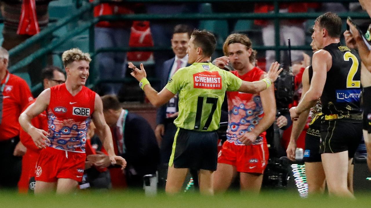 The Tigers, including Jack Riewoldt and Dylan Grimes, remonstrated with the umpires, imploring they pay a 50m penalty. Picture: Dylan Burns/AFL Photos via Getty Images