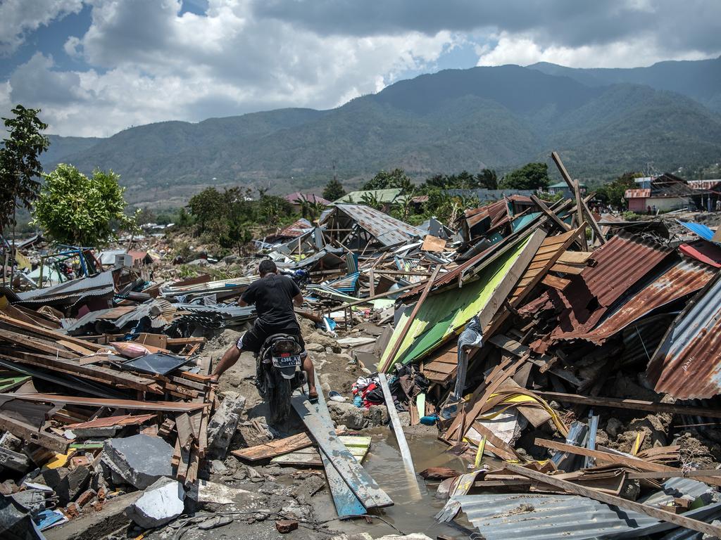 Indonesia earthquake, tsunami, Mount Soputan eruption: Desperation ...