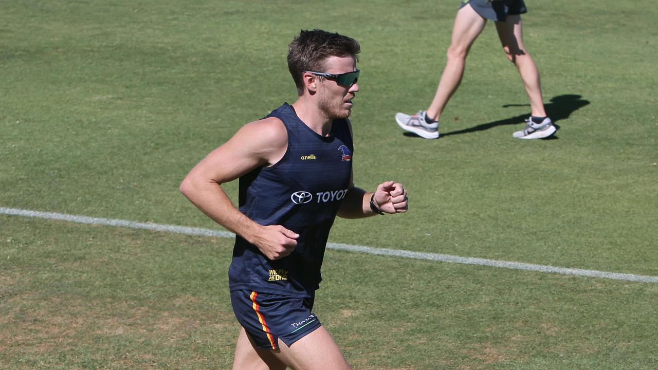 Paul Seesdman jogging at training in sunglasses. Picture: Emma Brasier