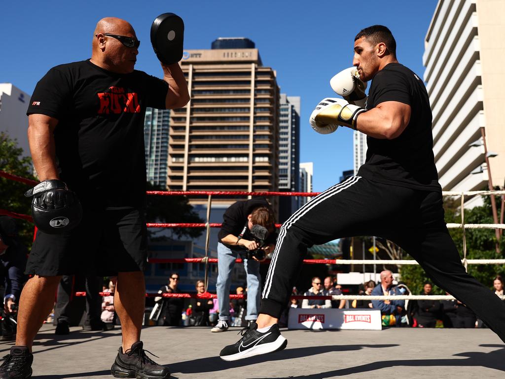 Huni hitting pads with his dad, Rocki in 2022. Picture: Chris Hyde/Getty Images