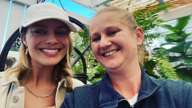 Margot Robbie with Bumbles Cafe waitress Claire Lyons. Picture: Instagram