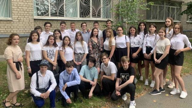 Ruslan Zubenko (kneeling with a hat) and his classmates at Kharkiv Gymnasium no. 47 school before Russia invaded on February 24, 2022. Photo: Contributed