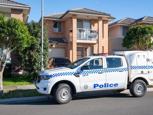 SYDNEY, AUSTRALIA - NewsWire Photos - 28 JULY, 2024:  SYDNEY, AUSTRALIA - NewsWire Photos - 28 JULY, 2024:  Police enter a house on Bird Walton St Middleton Grange in relation to a incident where allegedly a man with a knife was critical shot by the police. Picture: NewsWire / Thomas Lisson