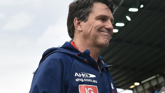 Paul Roos coaching Melbourne during his final season at the club in 2016. Picture: AAP