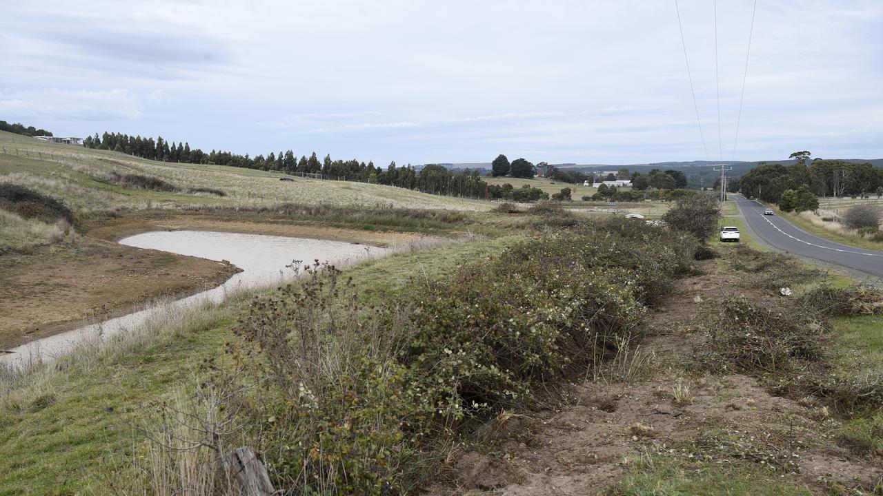 The dam next to Bunningyoung-Mt Mercer Road, south of Ballarat, where police found Ms Murphy’s phone. Picture: NCA NewsWire / Andrew Henshaw