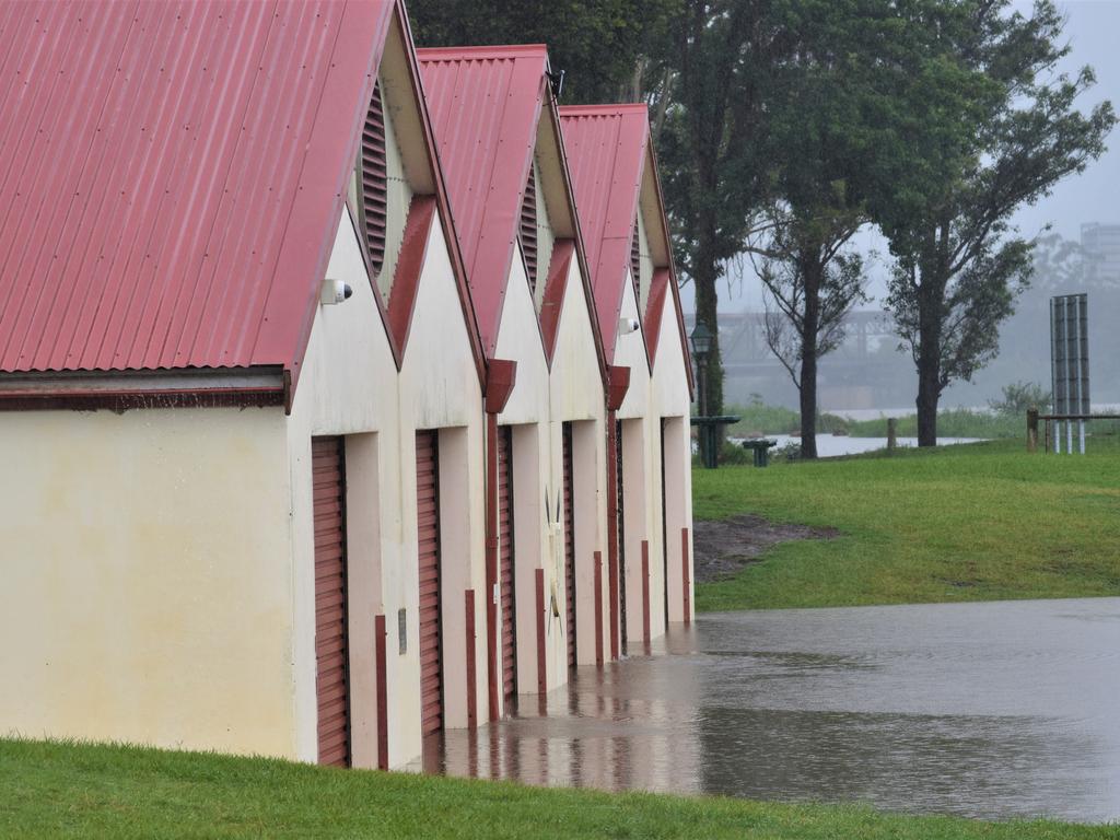 The Clarence River exceeded the 2.1m minor flood level at Grafton in the early afternoon on Wednesday, 16th December, 2020. Photo Bill North / The Daily Examiner