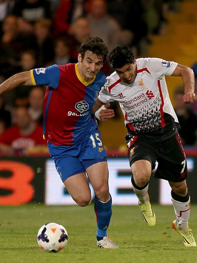 Liverpool's Luis Suarez (right) and Crystal Palace's Mile Jedinak (left) battle for the ball.