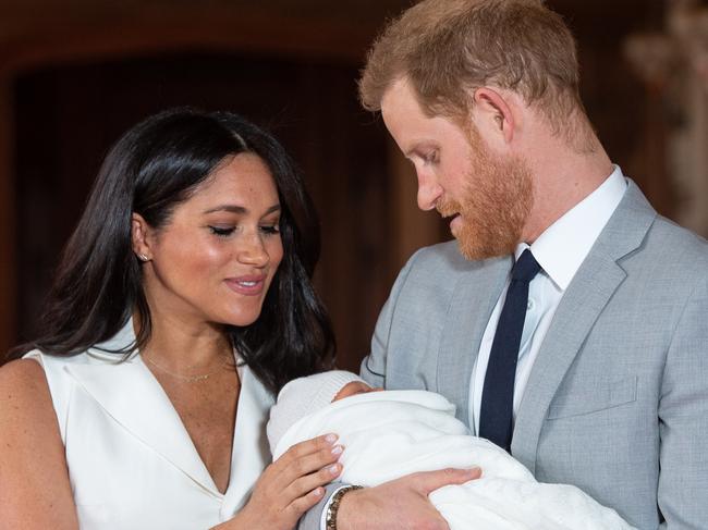 WINDSOR, ENGLAND - MAY 08: Prince Harry, Duke of Sussex and Meghan, Duchess of Sussex, pose with their newborn son during a photocall in St George's Hall at Windsor Castle on May 8, 2019 in Windsor, England. The Duchess of Sussex gave birth at 05:26 on Monday 06 May, 2019. (Photo by Dominic Lipinski - WPA Pool/Getty Images)