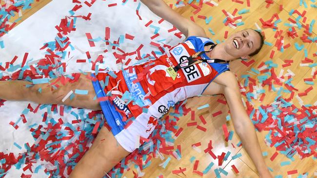 Paige Hadley celebrates winning the Super Netball grand final against the Sunshine Coast Lightning.