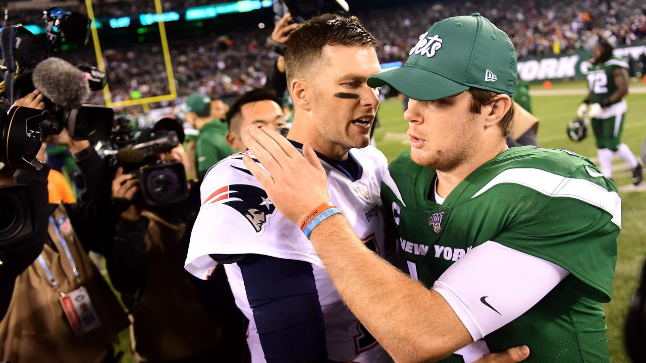 Tom Brady offers Sam Darnold encouragement. Picture: Emilee Chinn/Getty Images/AFP