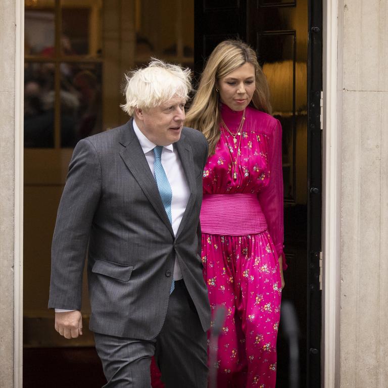 Boris Johnson arrives with his wife Carrie as he prepares to deliver a farewell address before his official resignation. (Photo by Dan Kitwood/Getty Images)