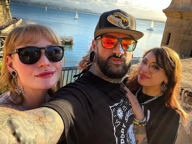 Tattoo artist Oscar Gonzalez, 38, from Puerto Rico, is in a ‘throuple’ relationship with Sammie Sewell, 23 and Amanda Quiles, 22. Picture: mediadrumimages/@elcay2.0/australscope