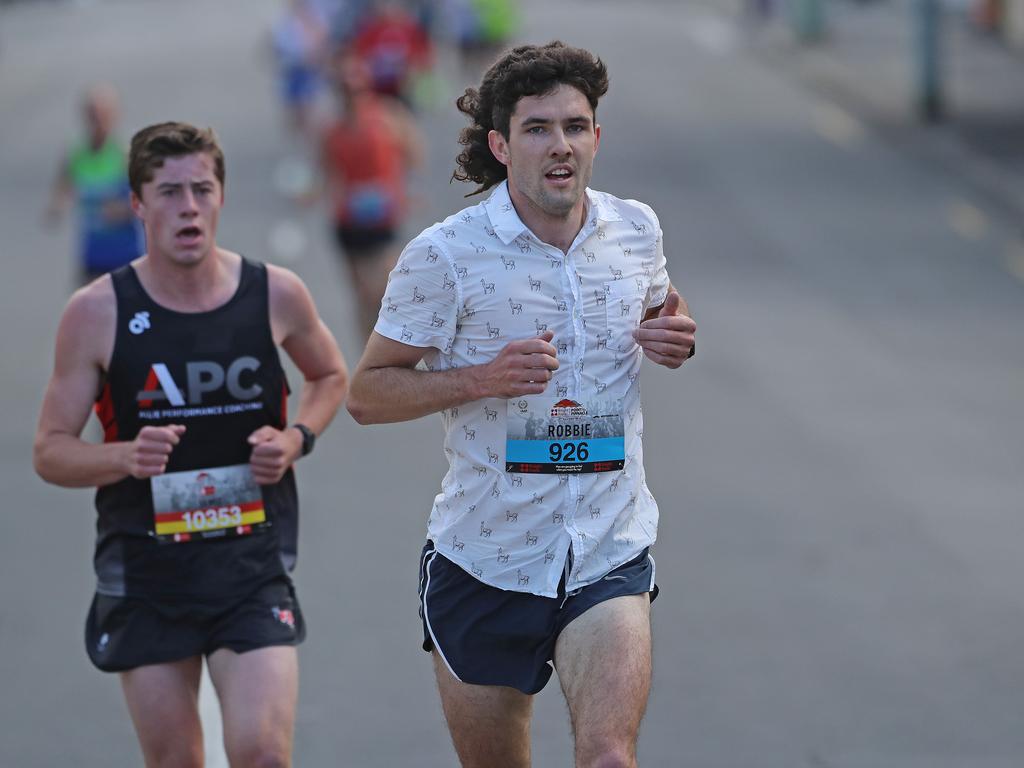 Robbie Hunt runs in the 2019 Point to Pinnacle. Picture: LUKE BOWDEN