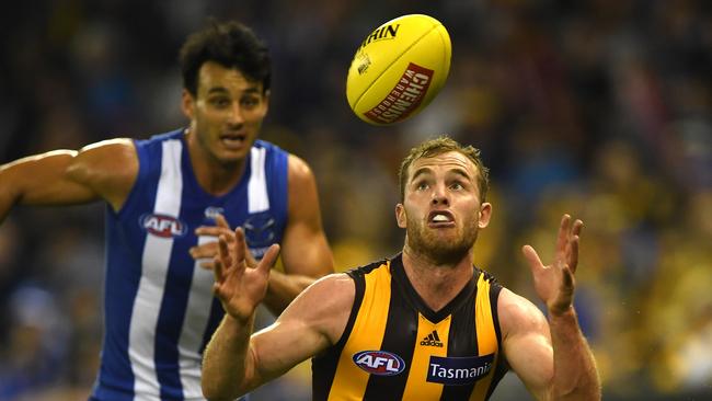 Tom Mitchell of the Hawks (right) is seen in action during the Round 5 AFL match between the North Melbourne Kangaroos and the Hawthorn Hawks at Etihad Stadium in Melbourne, Sunday, April 22, 2018. (AAP Image/Julian Smith) NO ARCHIVING, EDITORIAL USE ONLY