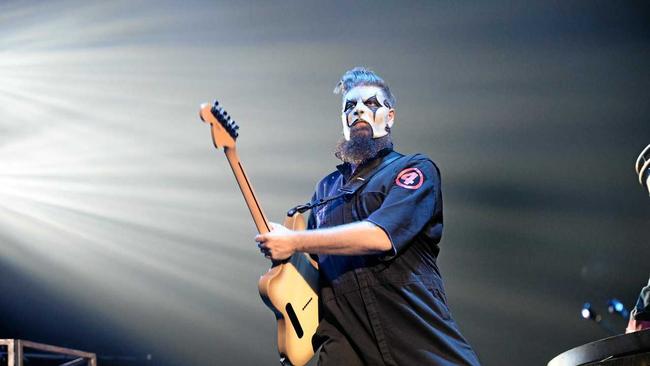 Slipknot's Jim Root at the Brisbane Entertainment Centre performing on their headline tour for The Grey Chapter. Picture: Asagai Images