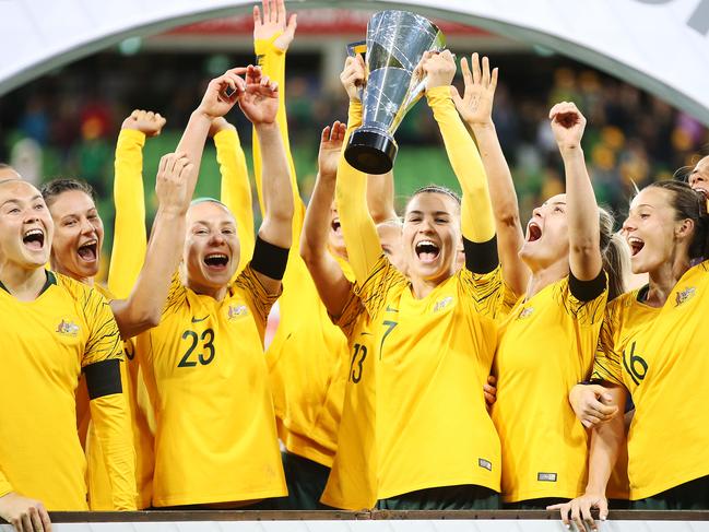 MELBOURNE, AUSTRALIA - MARCH 06: Steph Catley of the Matildas lifts up the cup as they celebrate the win with teammates during the Cup of Nations match between Australia and Argentina at AAMI Park on March 06, 2019 in Melbourne, Australia. (Photo by Michael Dodge/Getty Images)