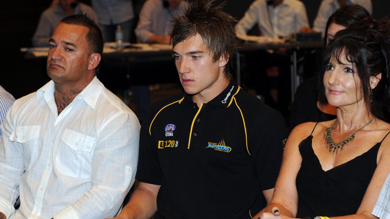 Afl Trades 2020 Dustin Martin To Gws 2013 Season Deal Story Contract How Dusty Nearly Joined Giants Who Stopped It