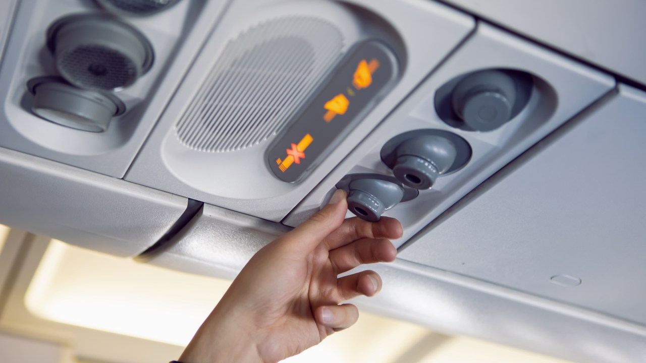 Why you should never turn off your air vent during a flight