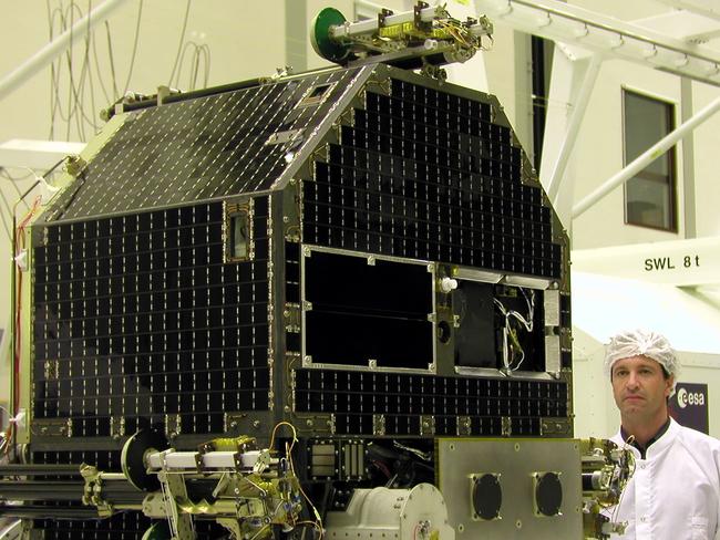 Warwick Holmes standing beside Rosetta-Lander "Philae" during testing in 2002.