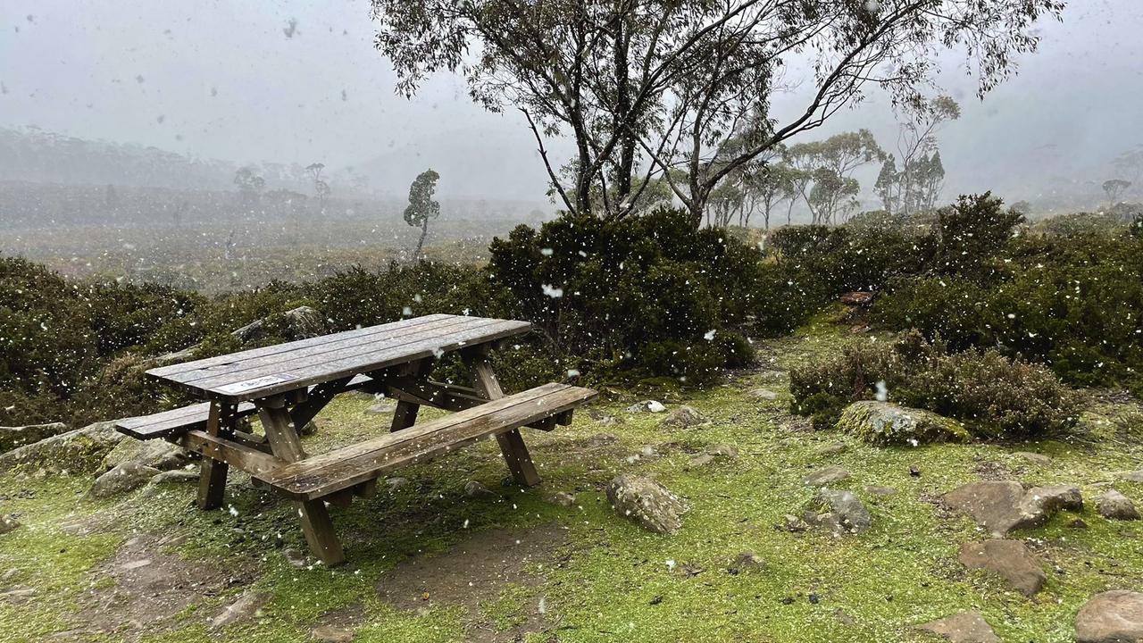 Snow flurries fall at Lake Dobson on Sunday. Picture: @Danooo115 / Twitter.