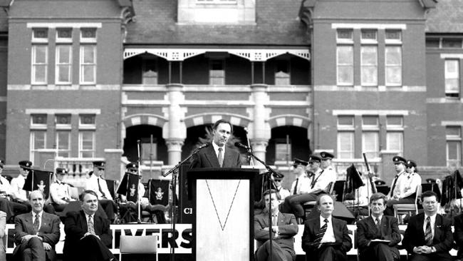 Prime Minister Paul Keating opens the Sunbury Victoria University campus in 1995.