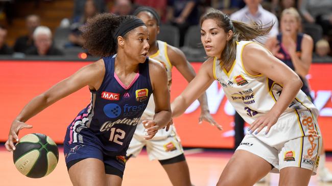 Nia Coffey drives to the basket for the Adelaide Lightning. Picture: Naomi Jellicoe