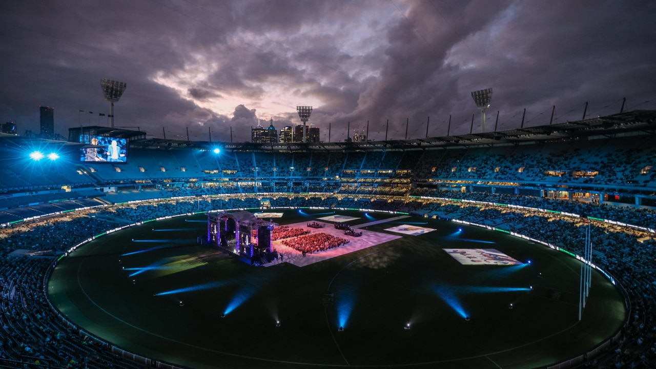 Thousands attend MCG memorial to farewell Shane Warne