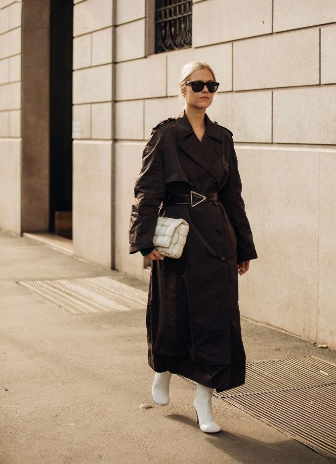 23 Ways To Wear A Trench Coat Now, Trench Coat Wearing Style