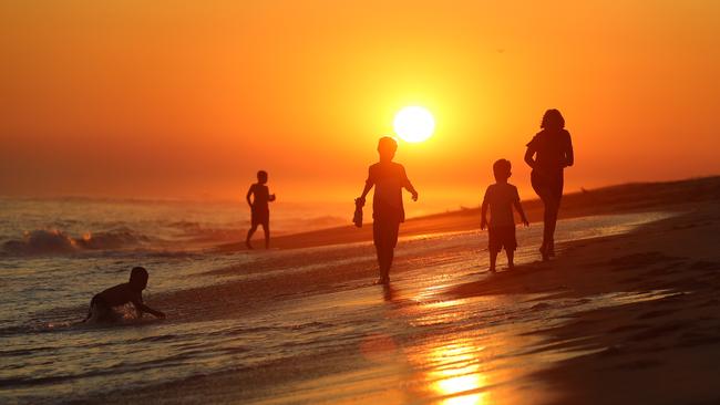 Sunset on the beach at Lakes Entrance. Picture: Alex Coppel