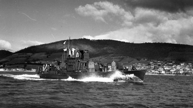 HDML 1327 on the River Derwent at Hobart