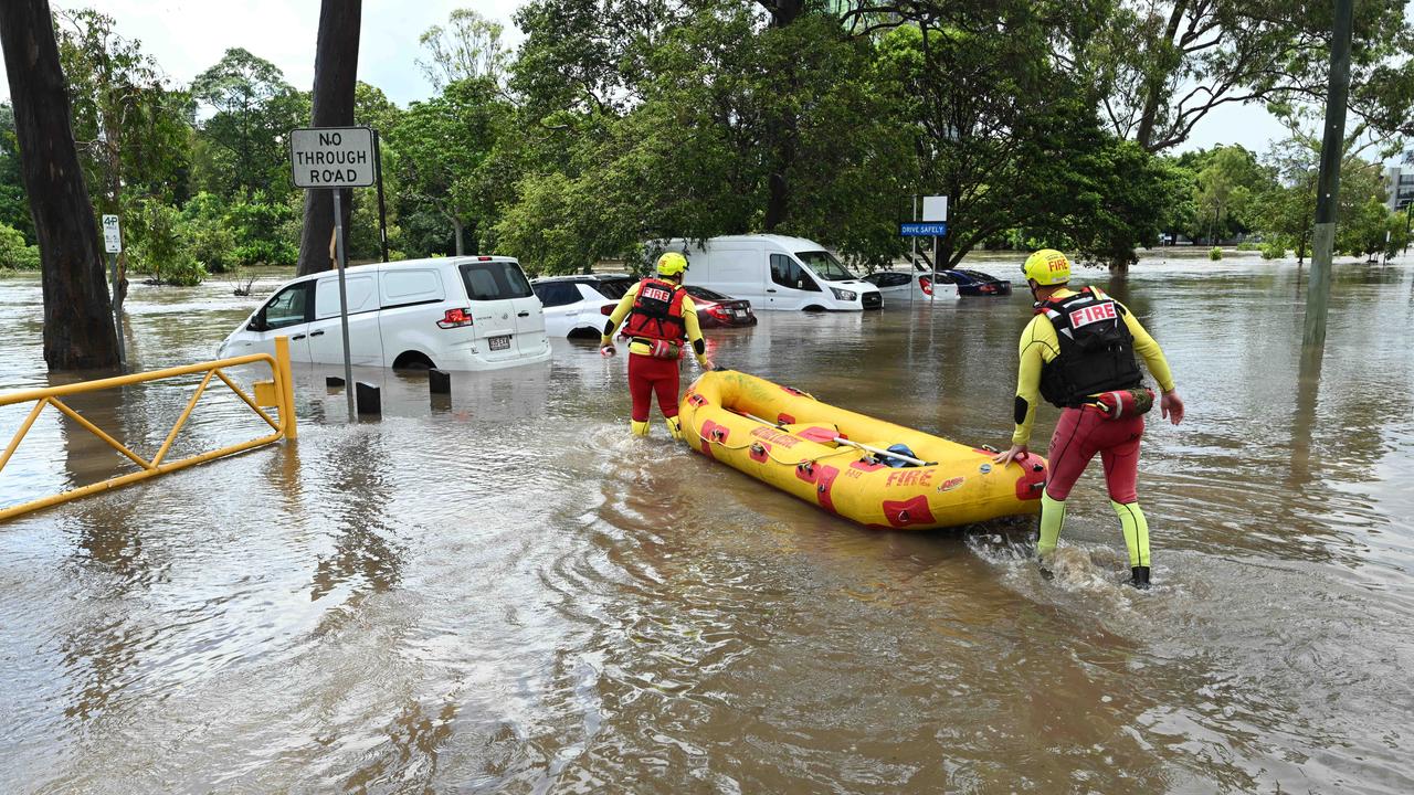 1/122024: Flash flooding in Hanlon Park, rapidly flooded around 10 cars, as police and fire and rescue check the cars are empty, Stones Corner, Brisbane. pic: Lyndon Mechielsen/Courier Mail