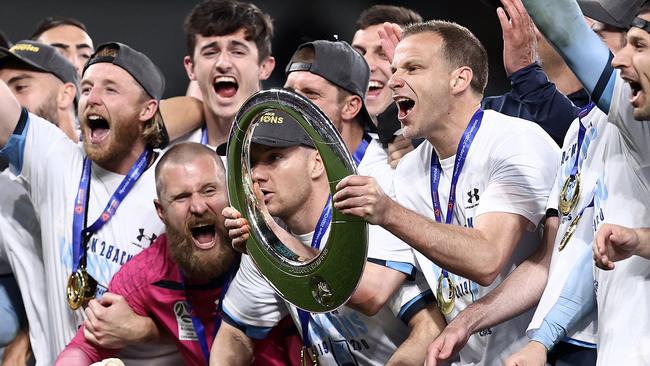 SYDNEY, AUSTRALIA – AUGUST 30: Alex Wilkinson of Sydney FC lifts the A League Trophy after the 2020 A-League Grand Final match between Sydney FC and Melbourne City at Bankwest Stadium on August 30, 2020 in Sydney, Australia. (Photo by Ryan Pierse/Getty Images)